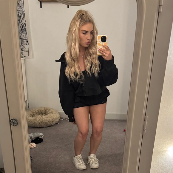 Meet your Posher, Rachel - Picture 2 of 2